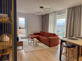 Cityscape Bluewood, Modern & Cozy premium Apt